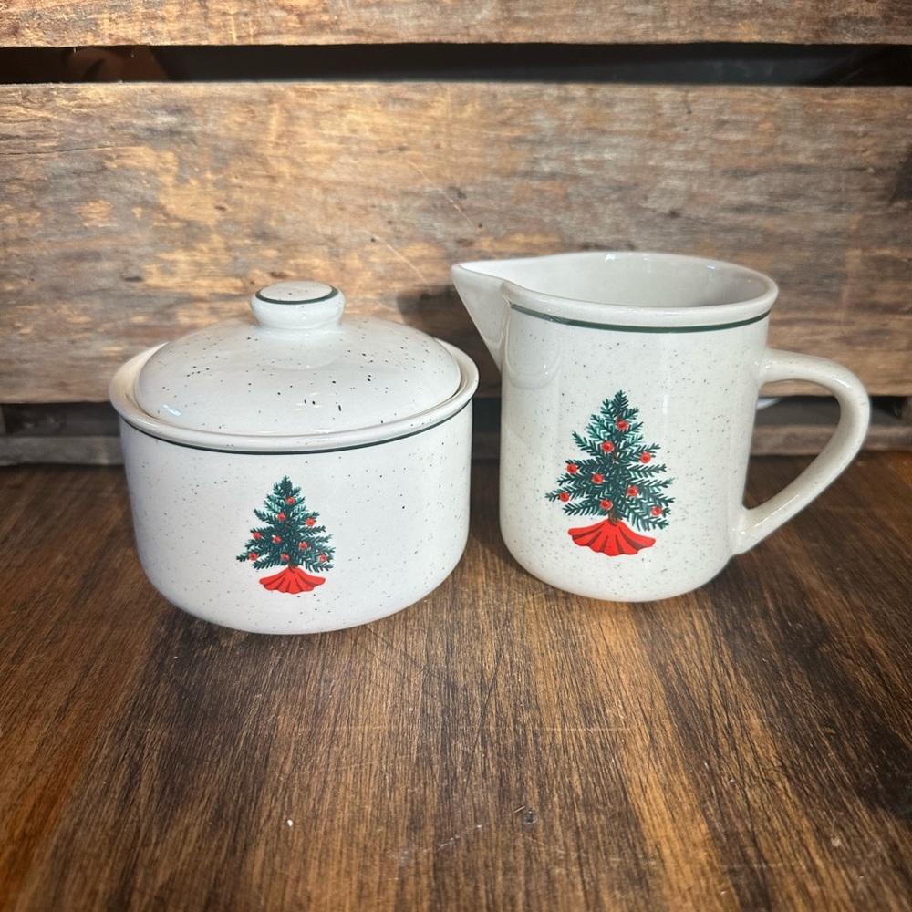 Vintage Folkcraft "Holiday Homecoming" Creamer Covered Sugar Stoneware Christmas